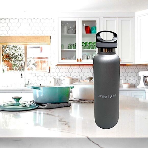 Juniper Premium Drink Bottle l 18 oz. Stainless Steel Double-wall Screw-on lid - Picture 2 of 9